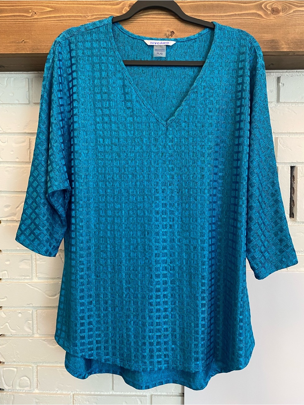 Nygård Textured Metallic Teal Top Plus Size Large V-Neck 3/4 Sleeve Stretch